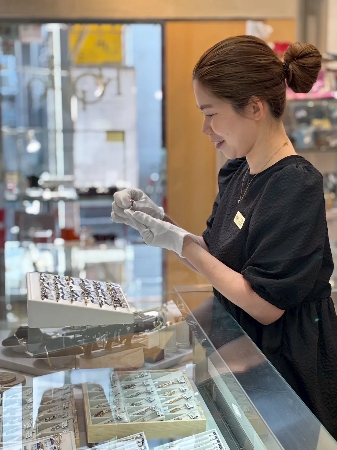 鑑定士の顔画像