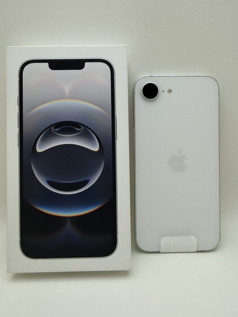 Apple iPhone16e 128GB MD1R4J/A