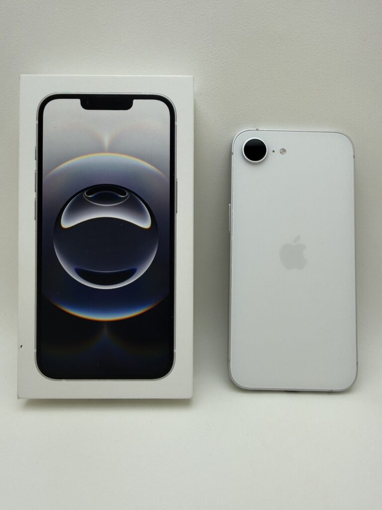 Apple iPhone16e 256GB MD1W4J/A