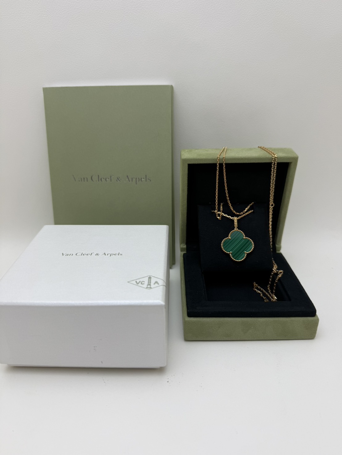 ヴァンクリーフ&アーペル アルハンブラ